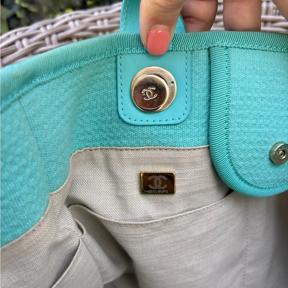 Authentic CHANEL 2025 Deauville Large Turquoise blue excellent condition